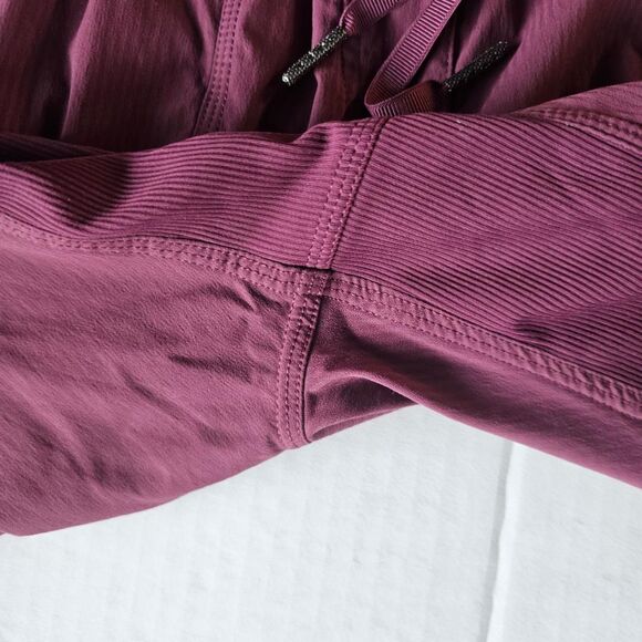 Lululemon Street To Studio Pant II Unlined 28” | Redwood (Burgundy) Size 8 EUC - Picture 9 of 9